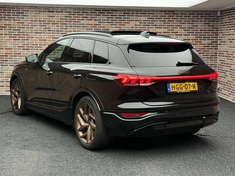 Vehicle Image 32