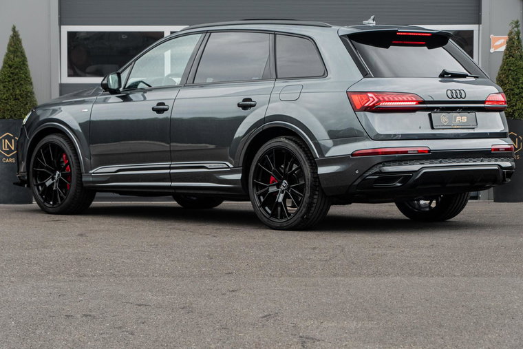 Vehicle Image 12