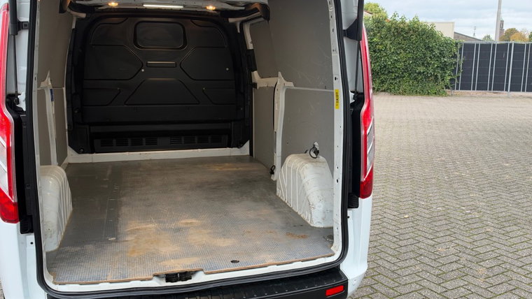 Vehicle Image 13