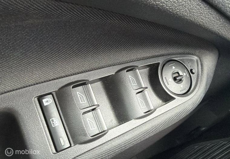 Vehicle Image 32