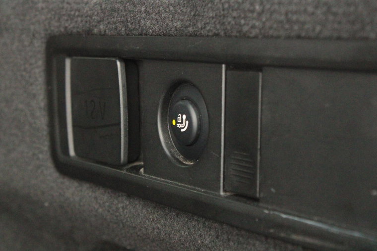 Vehicle Image 25