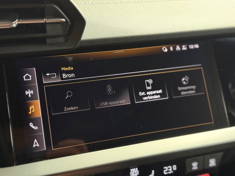 Vehicle Image 32