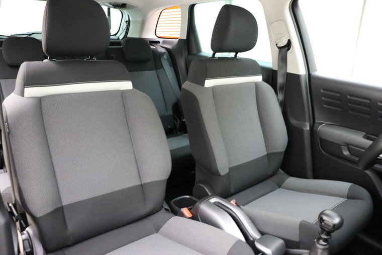 Vehicle Image 16
