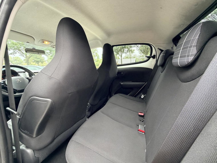Vehicle Image 15