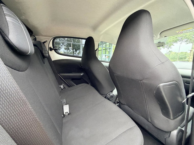 Vehicle Image 16