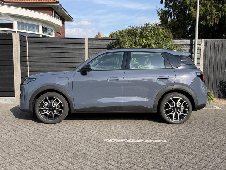 Vehicle Image 4