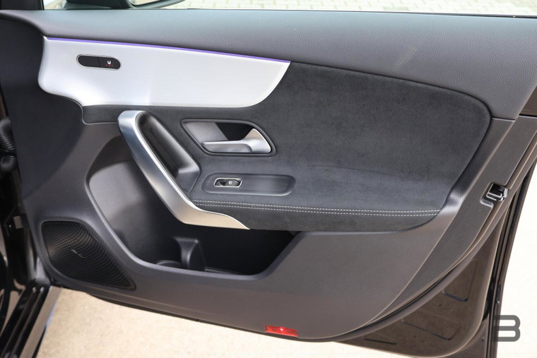Vehicle Image 37