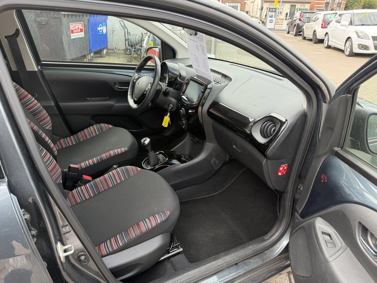 Vehicle Image 18