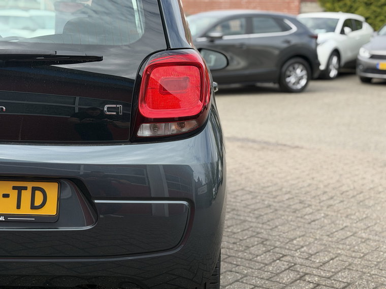 Vehicle Image 21