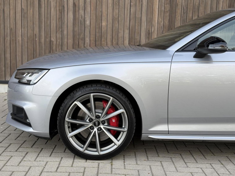 Vehicle Image 24