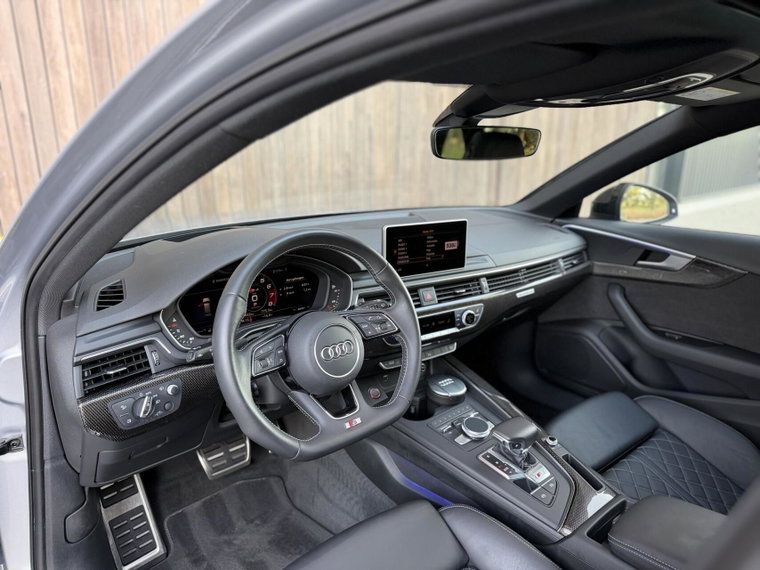 Vehicle Image 32