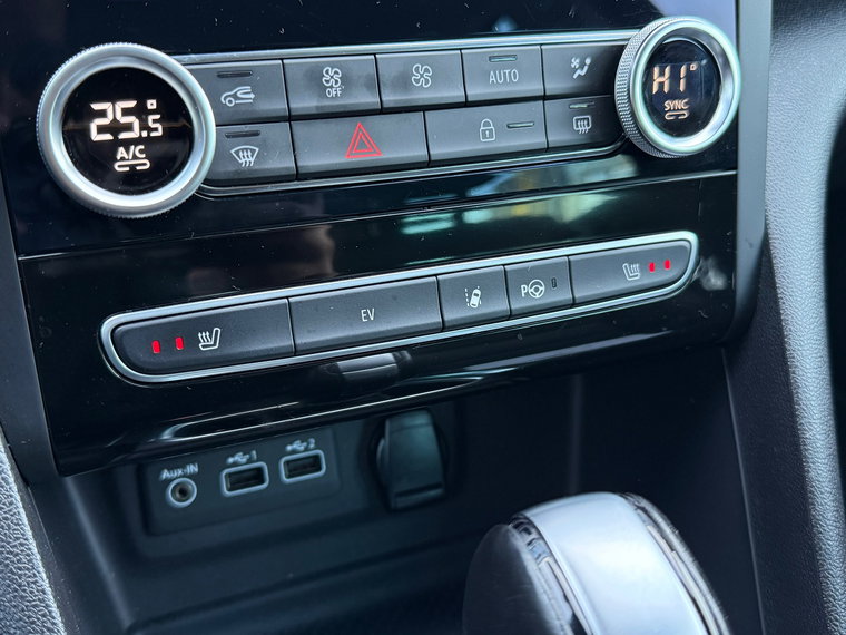 Vehicle Image 25