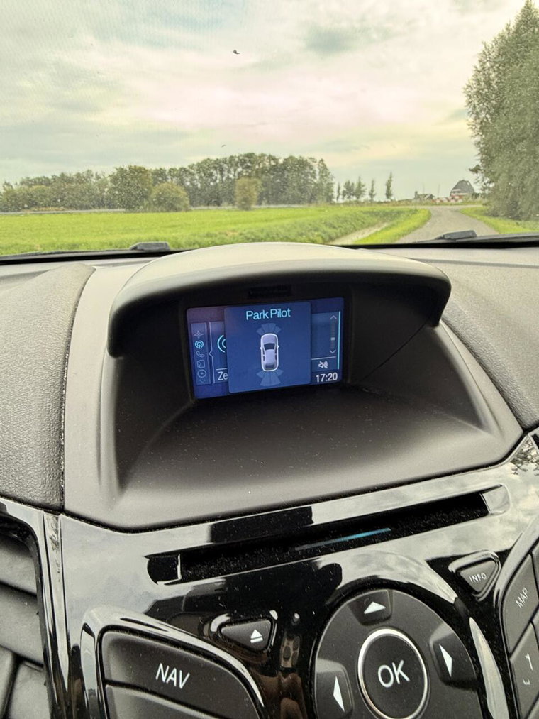 Vehicle Image 11