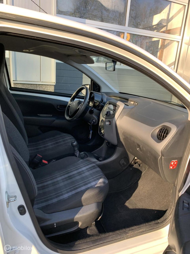 Vehicle Image 14