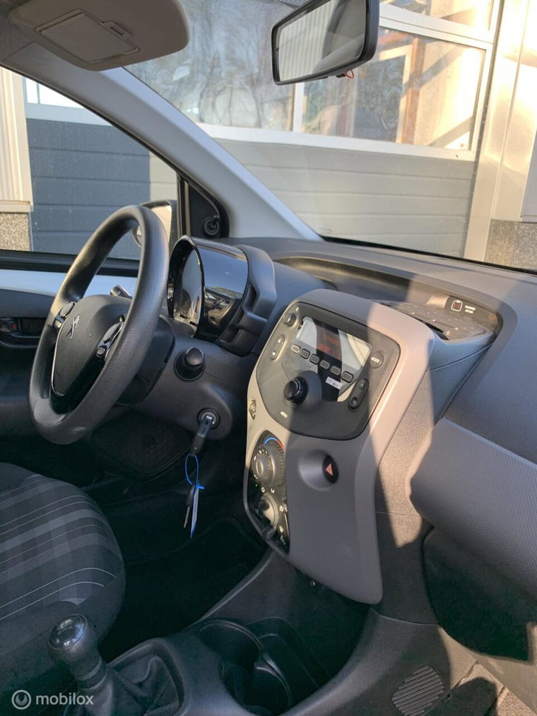 Vehicle Image 15