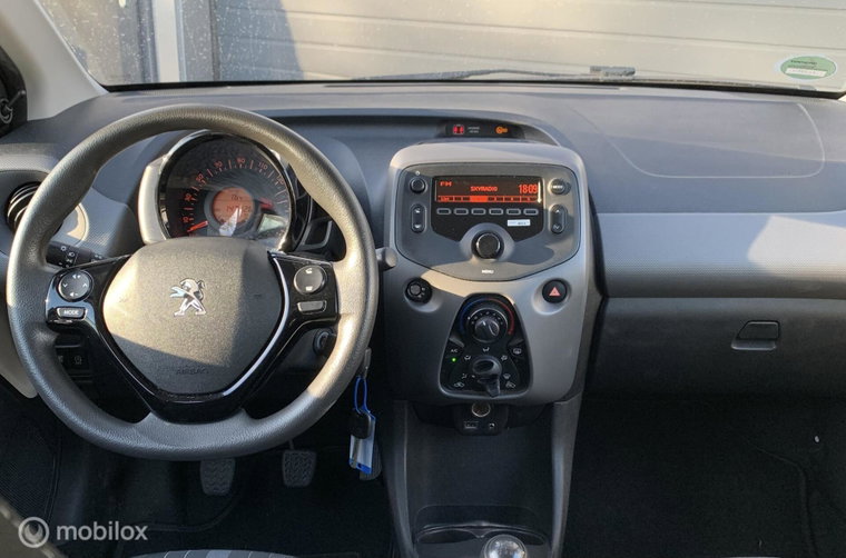 Vehicle Image 16