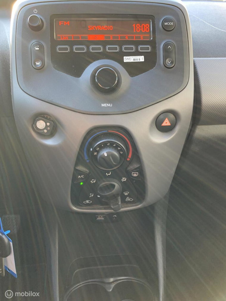 Vehicle Image 17