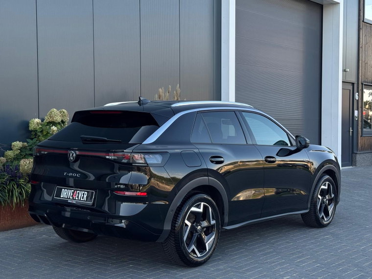 Vehicle Image 38