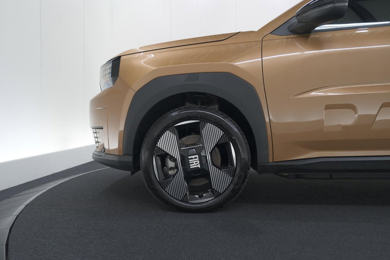 Vehicle Image 13