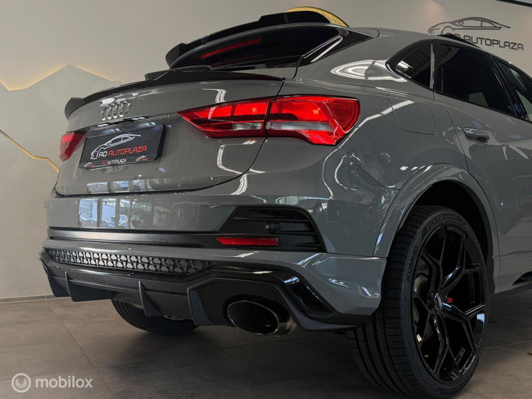 Vehicle Image 32