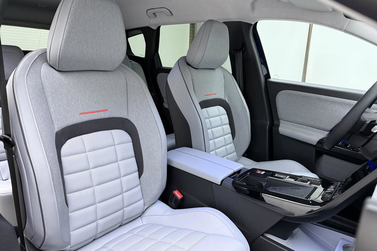Vehicle Image 15