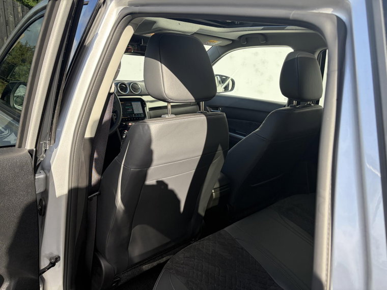 Vehicle Image 17