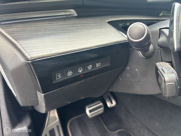 Vehicle Image 28