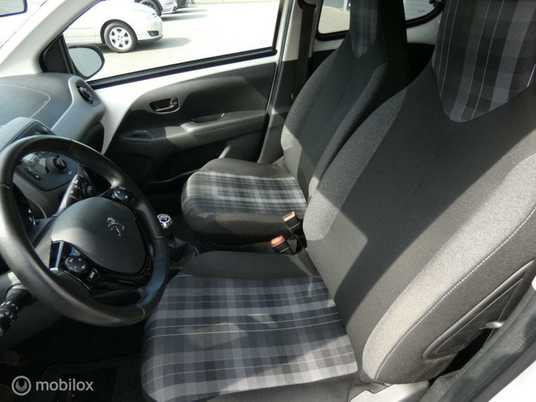Vehicle Image 14