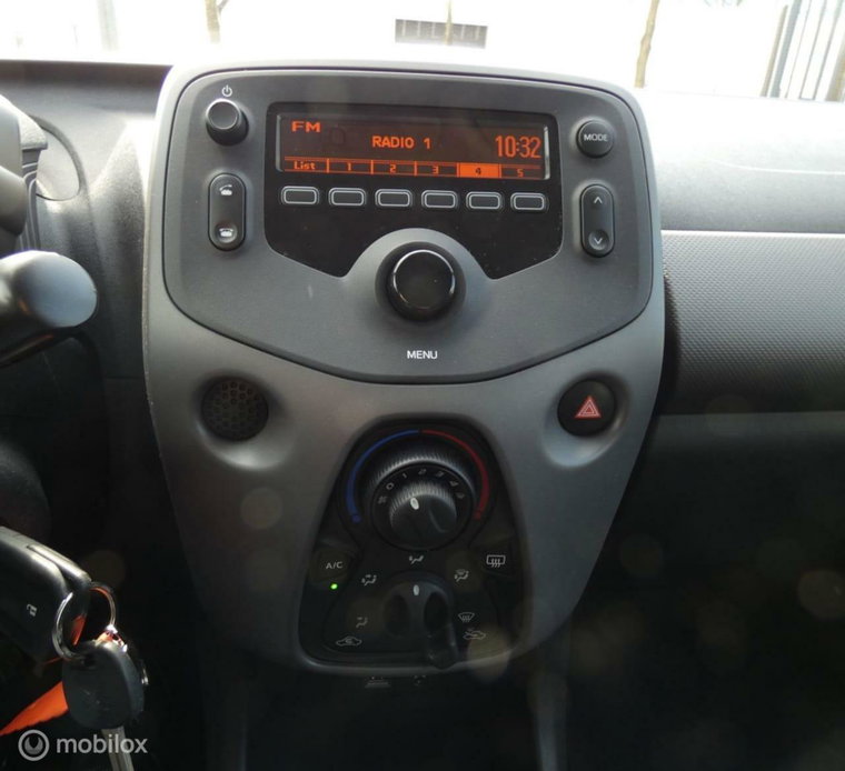Vehicle Image 11