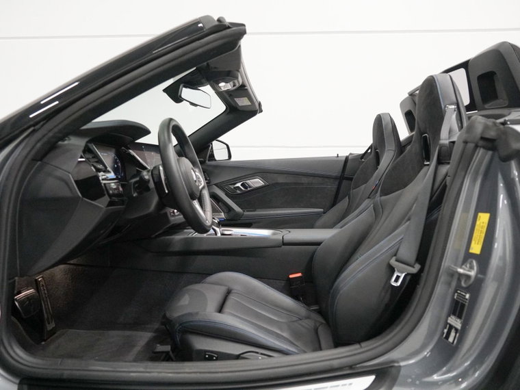 Vehicle Image 23