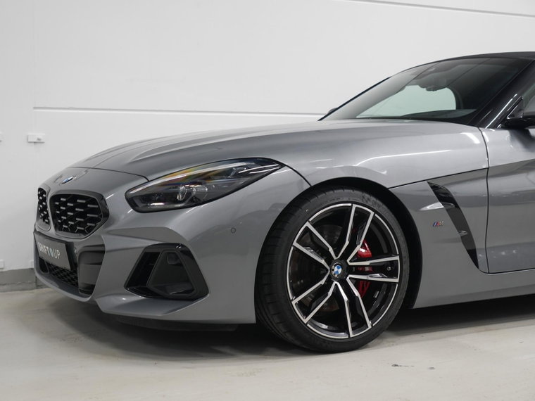 Vehicle Image 32