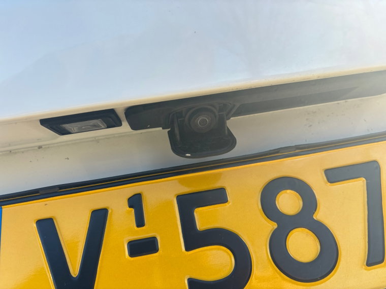Vehicle Image 25