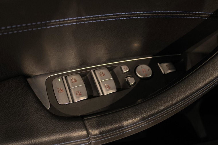 Vehicle Image 32