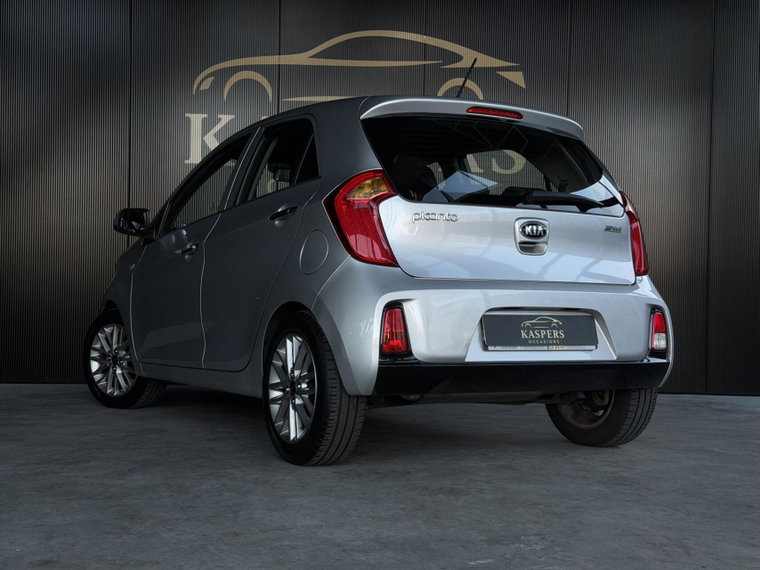 Vehicle Image 6