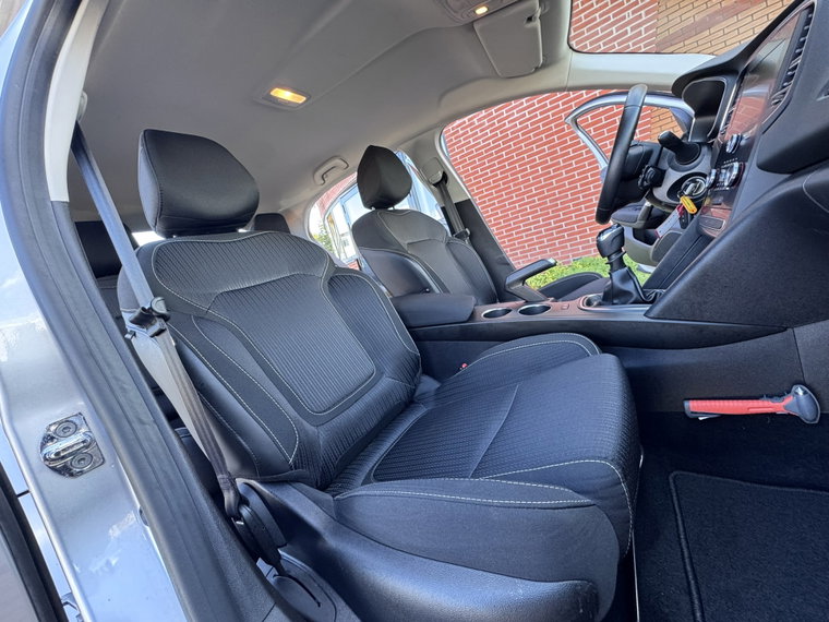 Vehicle Image 32