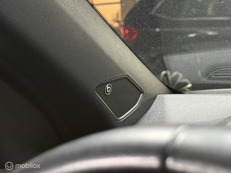 Vehicle Image 33