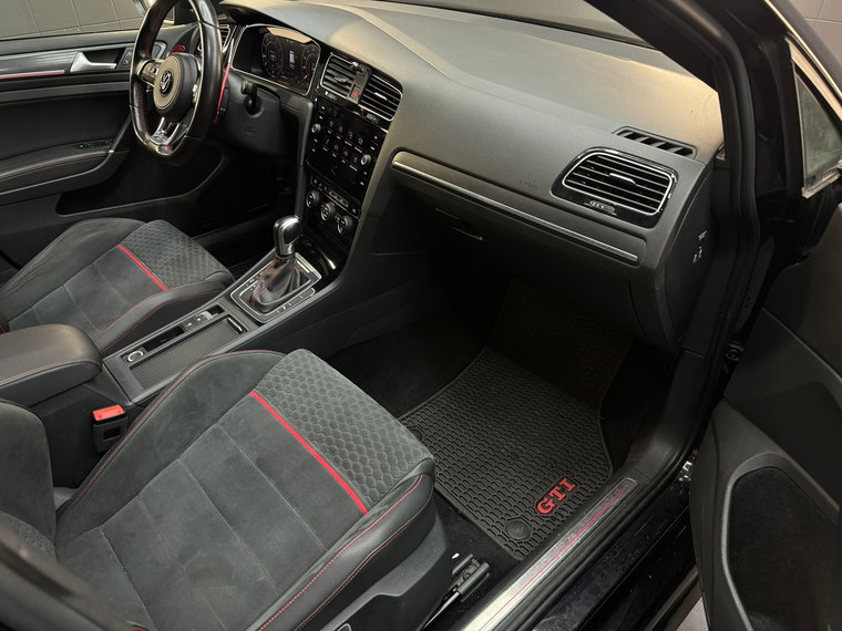 Vehicle Image 32