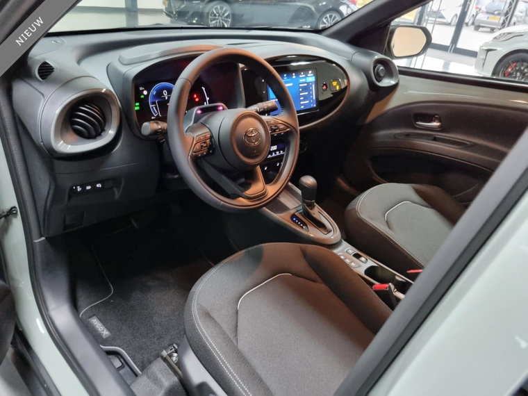 Vehicle Image 9