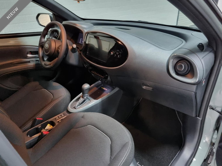 Vehicle Image 11