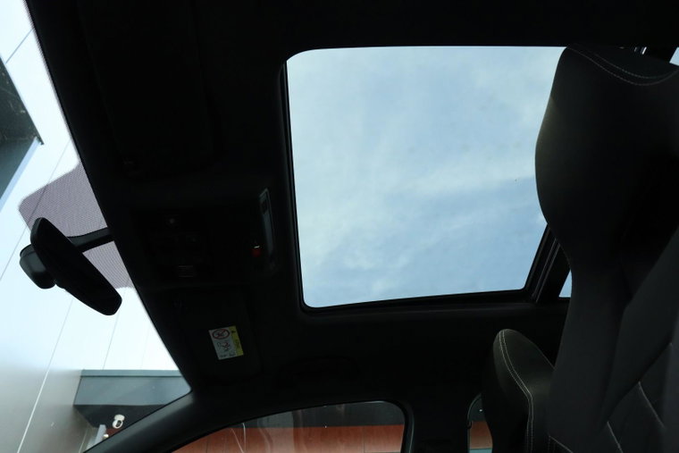 Vehicle Image 35