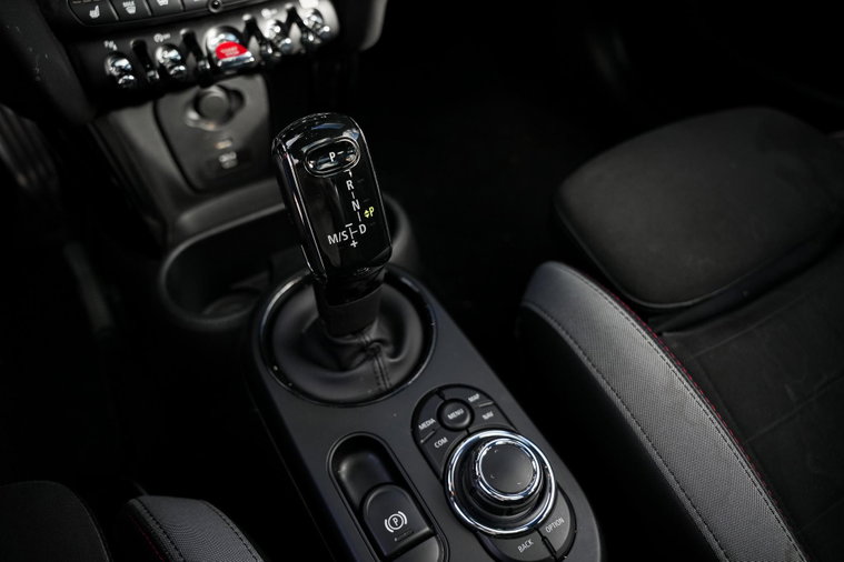 Vehicle Image 16