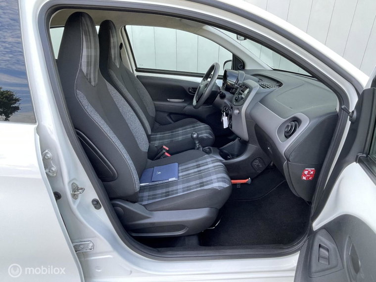 Vehicle Image 15