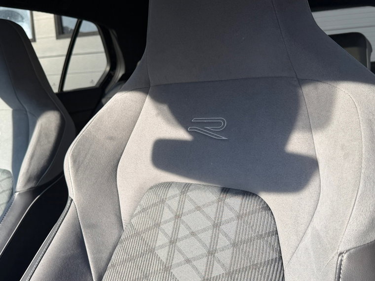 Vehicle Image 25