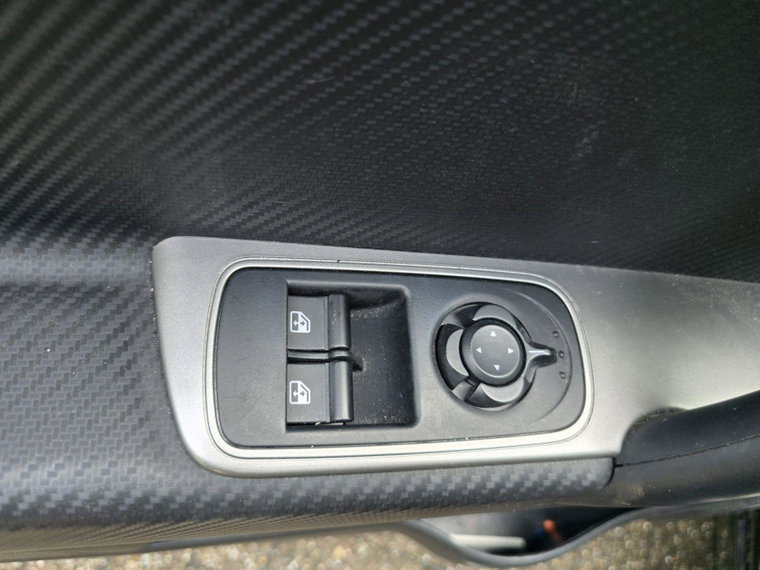 Vehicle Image 26