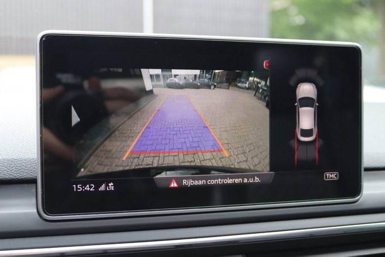 Vehicle Image 32