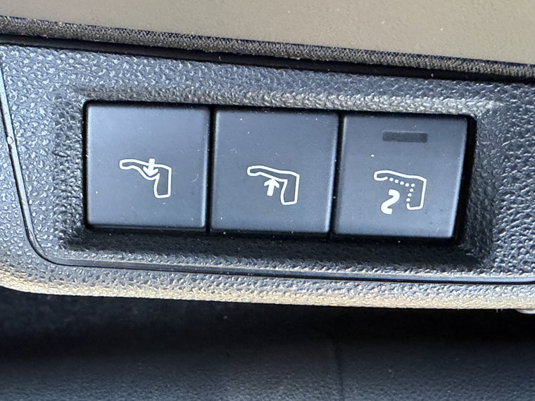 Vehicle Image 27