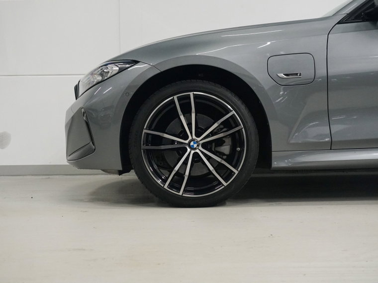 Vehicle Image 38