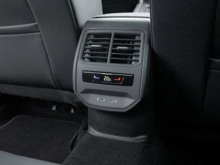 Vehicle Image 27