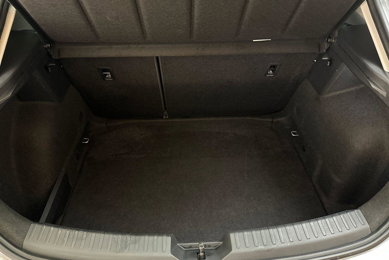 Vehicle Image 32