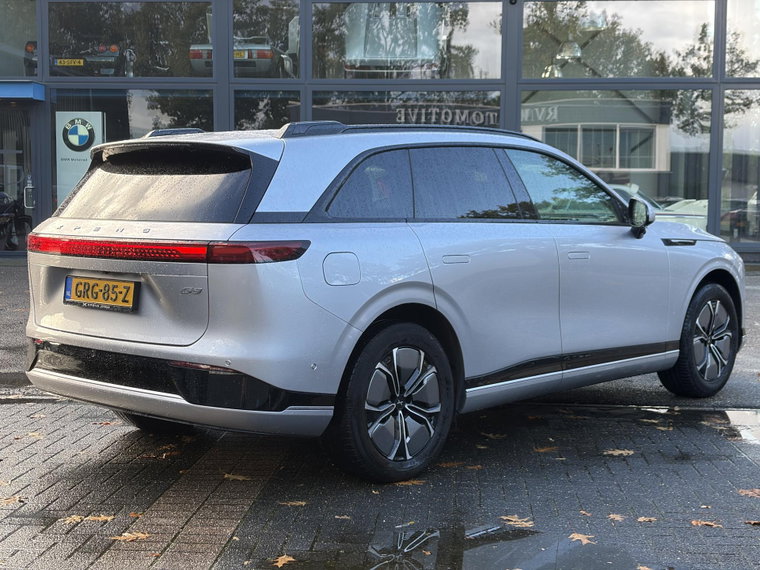 Vehicle Image 12